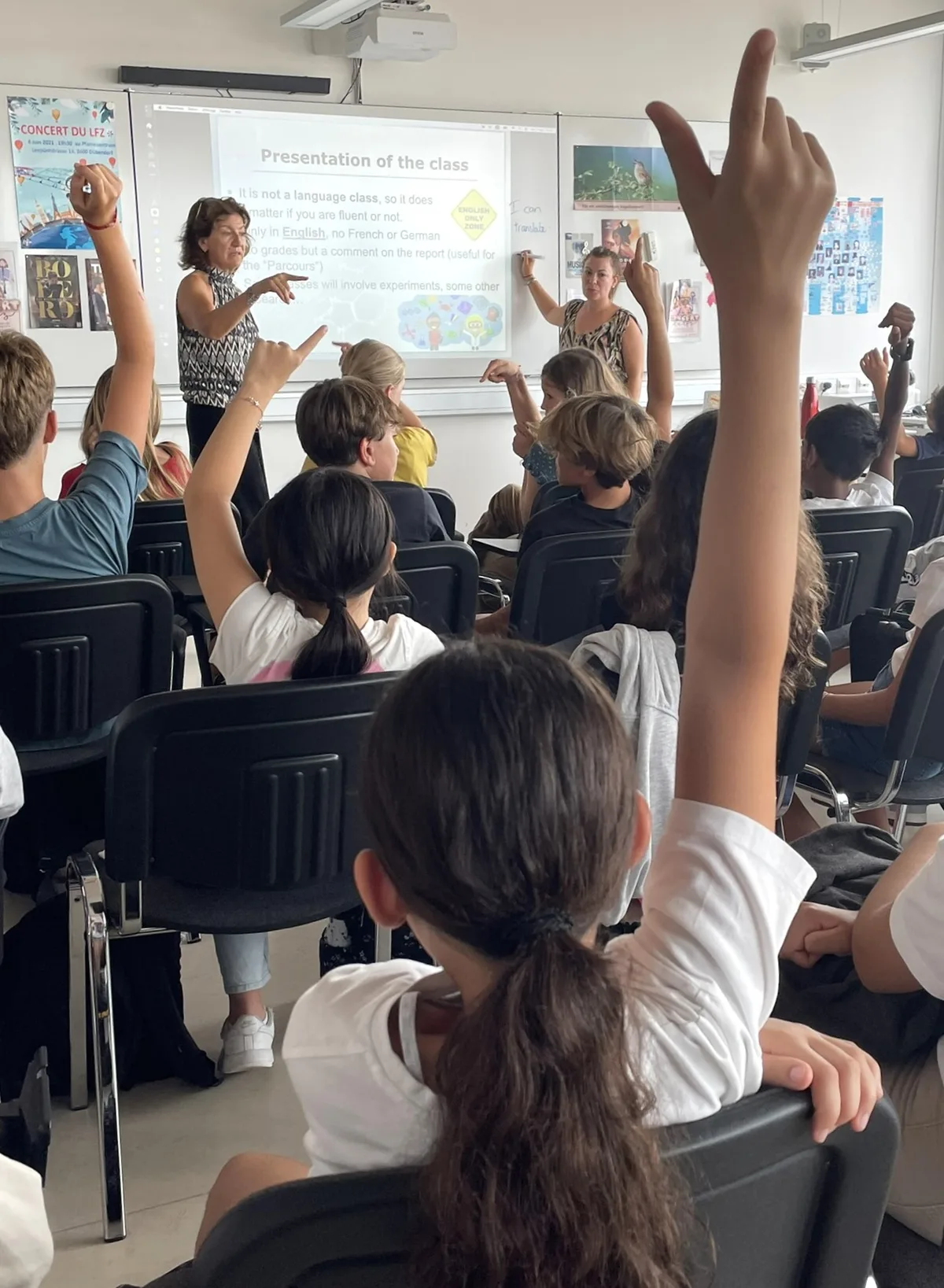 Blick in einen Klassenraum.